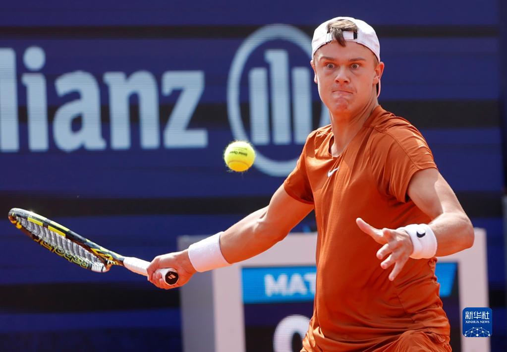 这场胜利使 这场胜利使