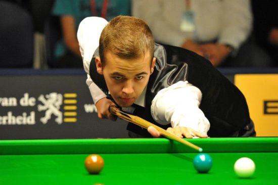 体育美网：梅德韦杰夫3-0击败卢布列夫 晋级四强