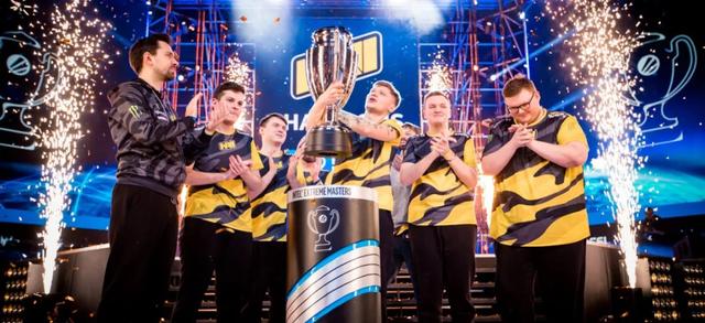 篮球场上的 篮球场上的